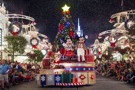 10 Things You Must See this Holiday Season at Walt Disney World | 2016