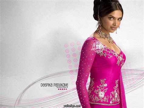 Deepika Padukone In Om Shanti Om Dress, Images