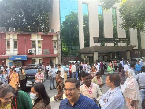 Photos: Panic in Delhi-NCR as earthquake tremors felt | The Times of India