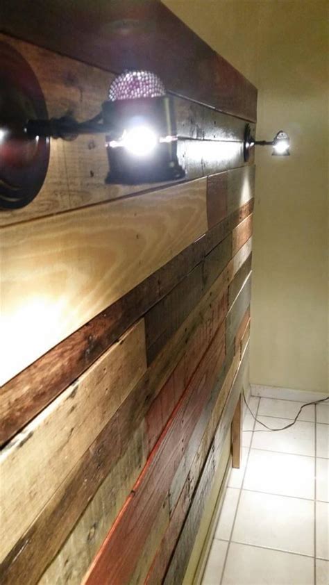 DIY Reclaimed Pallet Headboard with Lights – 101 Pallets