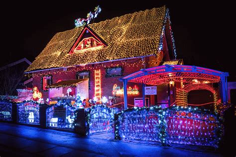 Twinkling House Christmas Lights Pictures, Photos, and Images for Facebook, Tumblr, Pinterest ...