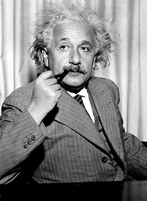 Albert Einstein: Pipesmoking Genius | Smokingpipes.com