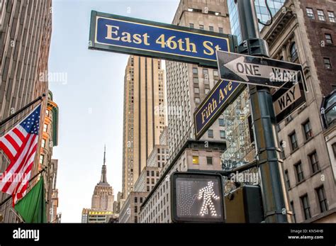 Fifth Avenue Street Sign Stock Photos & Fifth Avenue Street Sign Stock ...