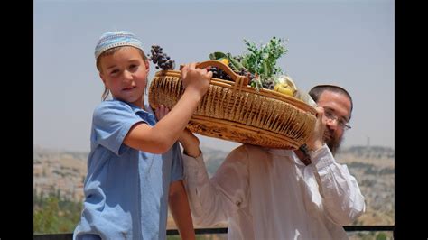 Shavuot First-Fruits/Twin Loaves Reenactment - YouTube