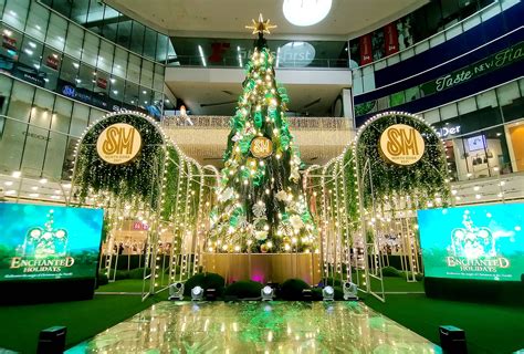 IN PHOTOS: Christmas Décor In Malls And Public Spaces, 2021 | Metro.Style