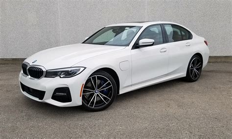 Quick Spin: 2021 BMW 330e | The Daily Drive | Consumer Guide®