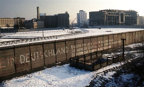 History of the Berlin Wall - Eric McGuinn's Cold War Website