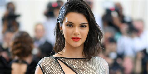 Kendall Jenner Debuts Blonde Hair at Burberry's Fashion Show