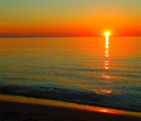 Sunset over Lake Michigan : r/SkyPorn