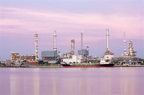 Premium Photo | Oil refinery plant along river