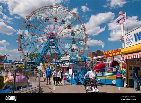 Deno's Wonder Wheel Amusement park Coney Island Luna Beach Boardwalk ...