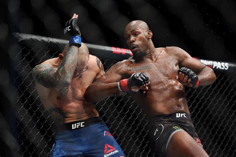 Jon Jones retains UFC title with unanimous decision | Las Vegas Review ...