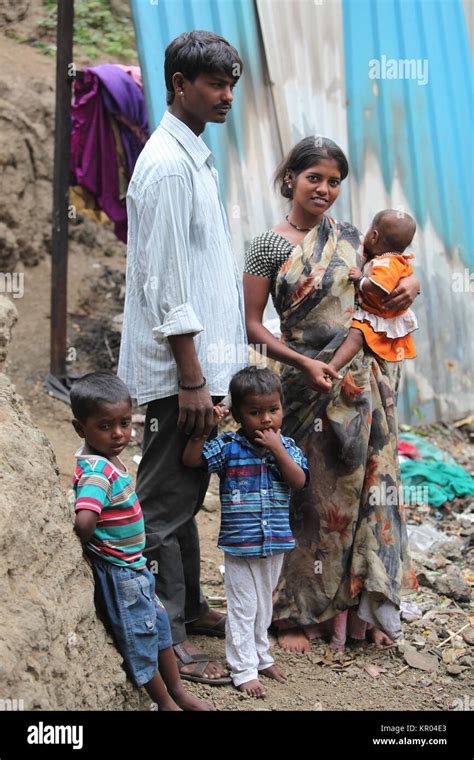 Poor Indian Family Stock Photo: 169033931 - Alamy