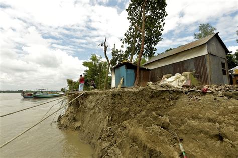 Asia Album: Climate change exacerbates riverbank erosion in Bangladesh-Xinhua