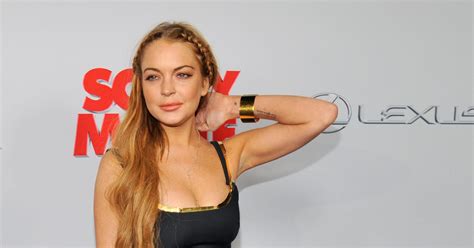 Lindsay Lohan in tears about rehab