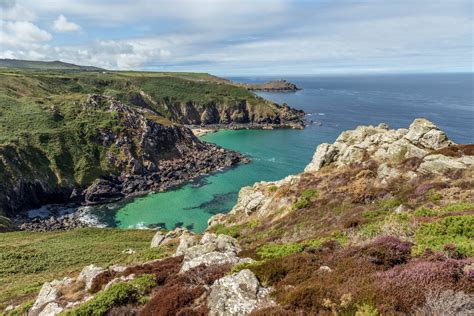 Hiking in Cornwall: Best trails, packing list & tours