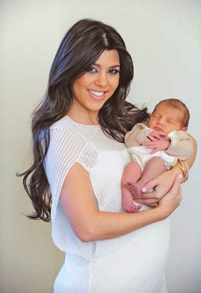 Kourtney Kardashian Without Photoshop - StyleFrizz