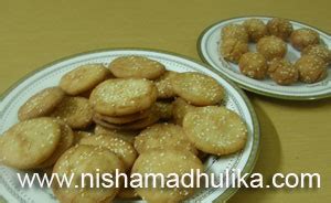 अनरसे - Anarsa Recipe - Anarse Recipe - Nishamadhulika.com