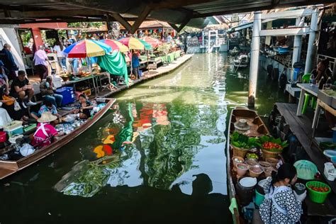 Ultimate Guide to the Taling Chan Floating Market