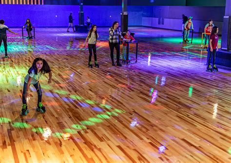 Roller Skating Rink Near me| Indoor Roller Skating for adults & kids in Bay Town