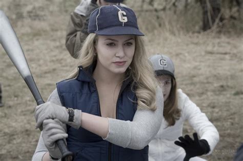 rosalie playing baseball - Rosalie Cullen Photo (4784270) - Fanpop