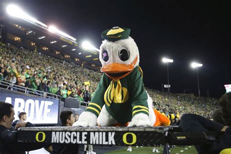 Oregon Ducks remain Pac-12′s lone ranked team, move up in AP and return ...