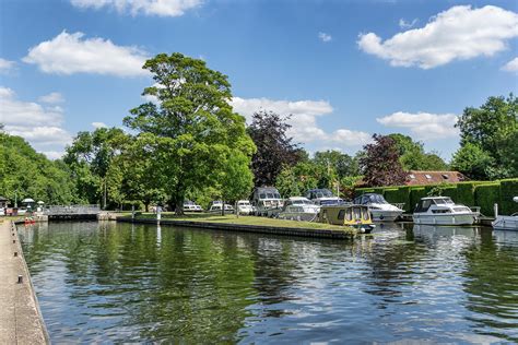 10 Most Picturesque Villages in Berkshire - Explore Charming Towns in the Berks - Go Guides