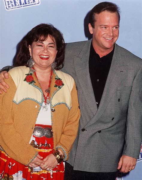 Roseanne Barr's Ex Tom Arnold Applauds Roseanne Cancellation