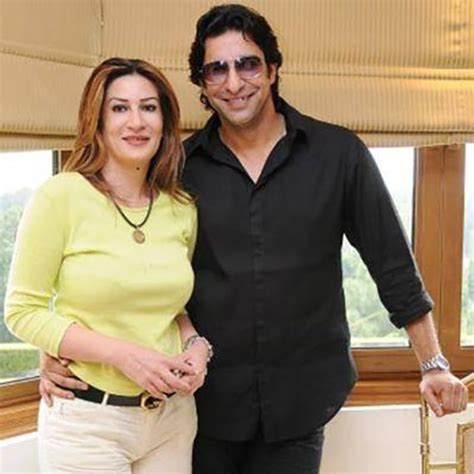 Does Wasim Akram Miss His First Wife Huma | Reviewit.pk