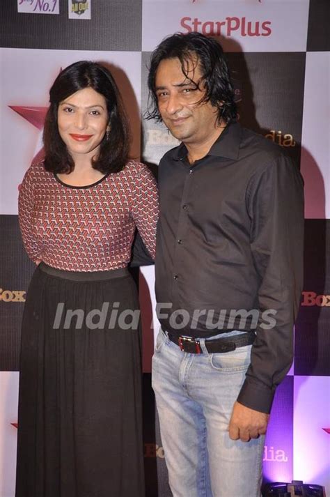 Shilpa Shukla poses with a friend at Star Box Office Awards Media