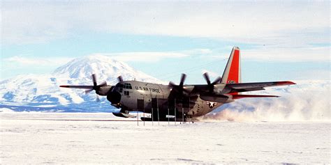 109th Airlift Wing commemorates first South Pole landing > U.S. Air ...