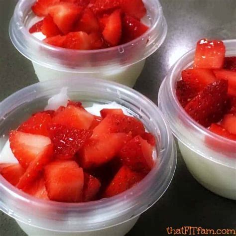 Vanilla Yogurt Parfait Meal Prep - That Fit Fam