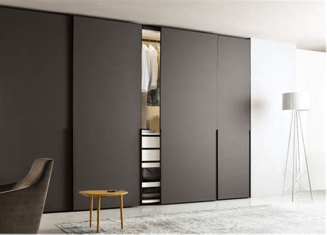 Which Wardrobe Doors Are The Best? Hinged or Sliding?