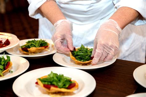 Odpowiednia odzież ochronna w gastronomii jest niezbędna - Domatex ...