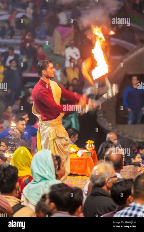 Ganga Aarti ceremony, Dashashwamedh Ghat, Varanasi, Uttar Pradesh ...