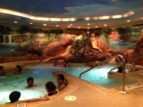 Wave pool - Picture of Splash Lagoon Indoor Water Park Resort, Erie - Tripadvisor