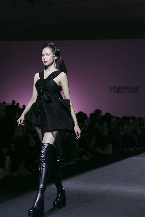 Hoa hậu Thanh Thủy, người mẫu nhí Bảo Hà trình diễn Seoul Fashion Week