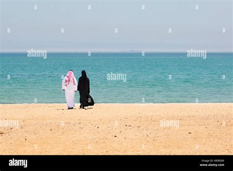 Kuwaiti couple on a beach in Kuwait Stock Photo - Alamy