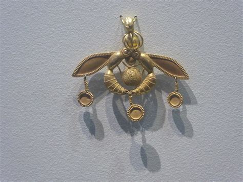 Gold pendant | Crete, Iraklion, Archaeological museum, gold … | Flickr