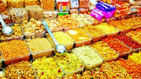 15 Scrumptious Indore Street Foods That You Must Try in 2024