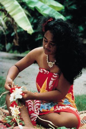 Tuvalu woman | Tuvalu, Women, Island