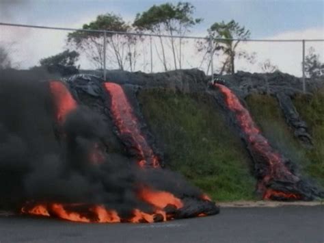 Lava Flowing Through Pahoa In Hawaii - Business Insider