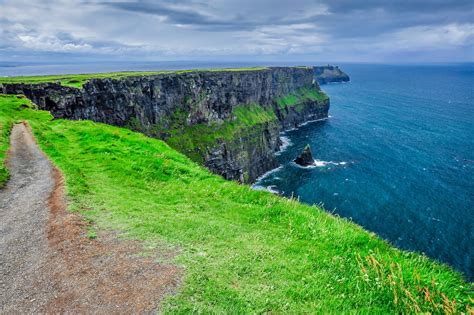 How to hike the Cliffs of Moher | 813 TRAVEL