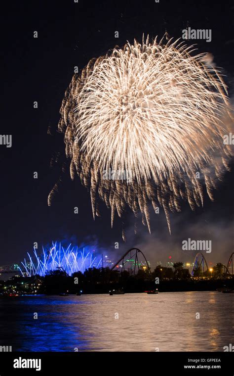 Fireworks at La Ronde, Montreal-Canada 2016 Stock Photo - Alamy