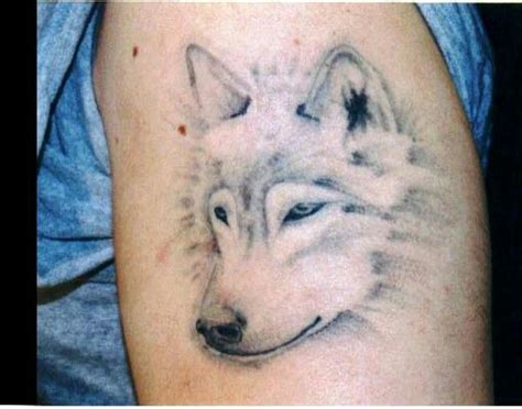 White wolf tattoo | Grey wolf tattoo, Wolf tattoos for women, White wolf tattoo