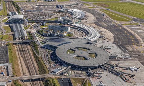 L’aéroport Lyon Saint‐Exupéry au régime Vinci - Mediacités