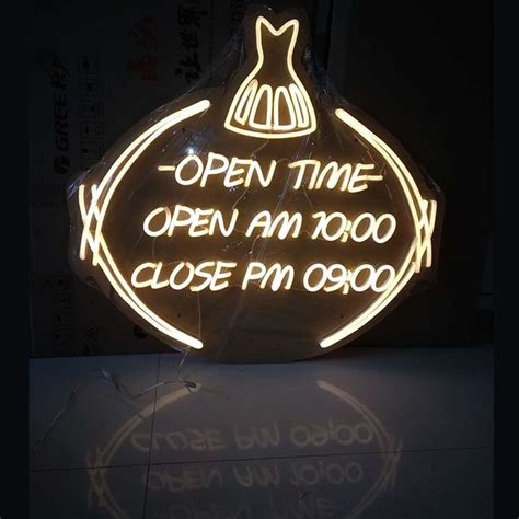 Lighted Open and Closed Signs | Placas de néon