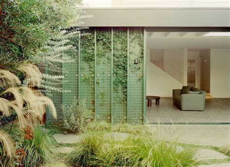 Garden Wall House Melbourne: A Garden Lover's Dream Home