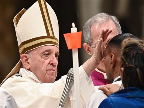 Pope Francis carries Easter candle in solemn Vatican rite | The Advertiser