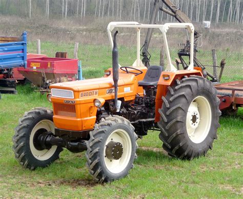 File:Fiat 640 DTH tractor.jpg - Wikimedia Commons